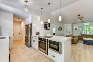 Mooresville Retreat with Patio, 1 Mi to Lake Norman! - Mooresville - 3