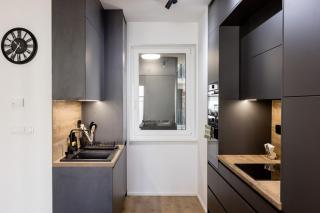 Sleek Apartment with Balcony and Parking - Budapeste - 4