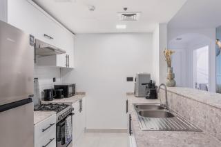 Luxury 1br Apt, Ultimate Comfort & Great Location - Dubai - 5