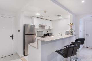 Luxury 1br Apt, Ultimate Comfort & Great Location - Dubai - 4