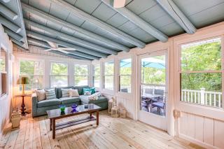 Lakefront Lusby Home with Fire Pit 3 Mi to Beach! - Lusby - 8
