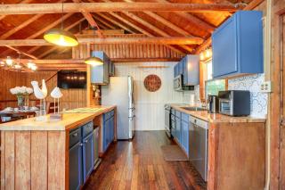Lakefront Lusby Home with Fire Pit 3 Mi to Beach! - Lusby - 4