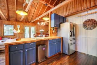 Lakefront Lusby Home with Fire Pit 3 Mi to Beach! - Lusby - 3