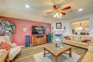 San Antonio Home - Outdoor Oasis and Greenbelt Views - San Antonio - 5