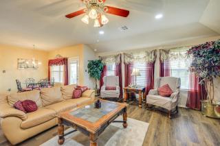 San Antonio Home - Outdoor Oasis and Greenbelt Views - San Antonio - 7
