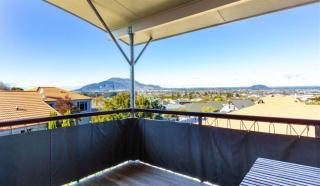 View from the Top - Spa Pool, Lake & Mountain Views, Close to Town! - 7