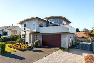 View from the Top - Spa Pool, Lake & Mountain Views, Close to Town! - Taupo - 5