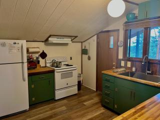 Rose Den - Romantic Mountain Cabin with Views! - 5