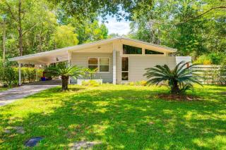 Mid-Century Gainesville Getaway 3 Mi to UF Campus - Gainesville - 0