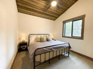 Brand New Home 25 minutes to YNP with Hot Tub - Island Park - 3