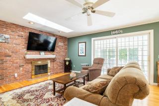 Berkshire Vacation Home in Lee - Pool is Open! - Lee - 8