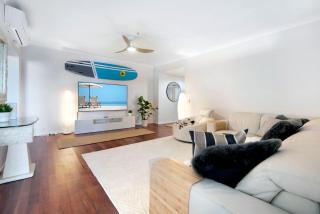 Magnificent Ocean Views Apartment in Surfers Paradise - CoastHM - Gold Coast - 3
