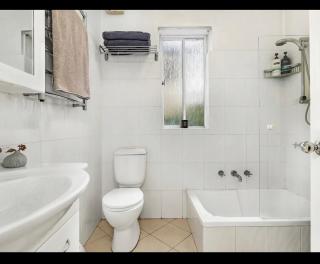 Sunlit apartment in Kurraba point, 10 min from cbd - 3