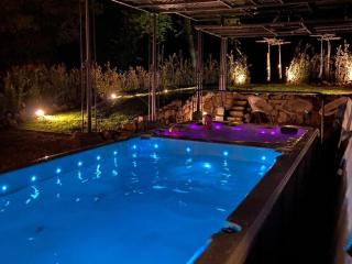 Luxurious villa with heated pool - - 9