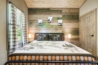 Mountain Cabin Getaway & Jacuzzi - 4