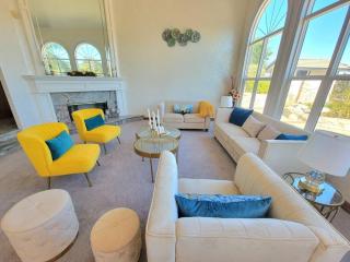 Luxury Hill Villa with Spectacular View - Anaheim - 2