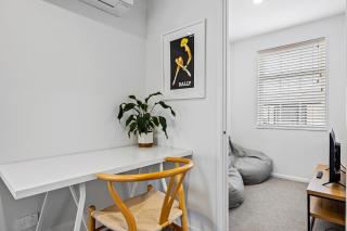 Three Bedroom Georgian Retreat - Christchurch - 3