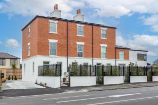 Three Bedroom Georgian Retreat - Christchurch - 0