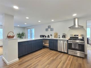 CubsCorner - Pool, Sauna, Gym, Close to Mountain! - 7