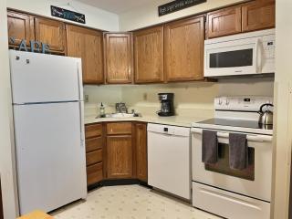 Bearfoot -Pool, Hot tub, Bike to mountain! - Killington - 1