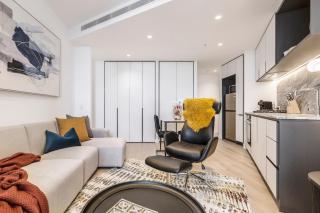 West Side Contemporary Pad in Shopping Precinct - Melbourne - 9