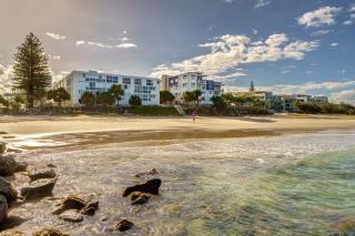 Top Floor Unit With Private Rooftop Terrace - Caloundra - 3