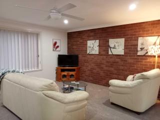 The Bottlebrush - Tumut - 0