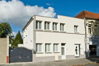 gîte rdc 42m2 400 m centre ville 200 m gare tgv parking gratuit 250 places face au logement - 5