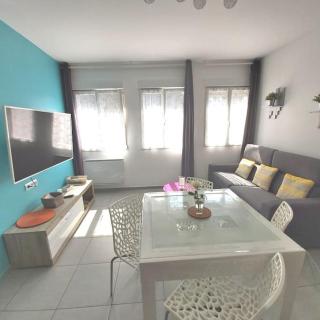 gîte rdc 42m2 400 m centre ville 200 m gare tgv parking gratuit 250 places face au logement - 4