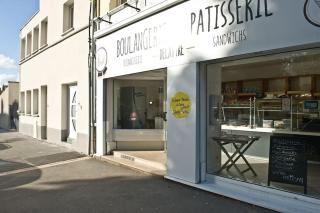 gîte rdc 42m2 400 m centre ville 200 m gare tgv parking gratuit 250 places face au logement - 1