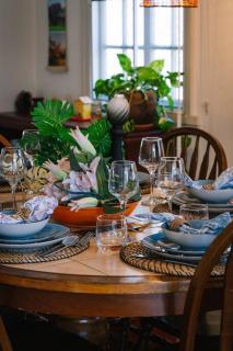 Artistic Queenslander with Park Views - near City! - 4