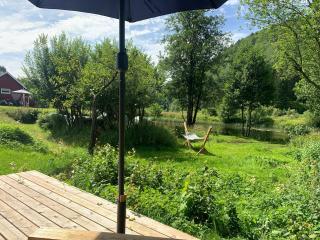 Riverside Bliss - Cozy Cabin near Tvedestrand with WiFi and Deck - Vegårshei - 2