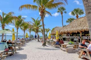 Boho Style 2bd 1 bath condo heated pool, 6 min Siesta - Sarasota - 6