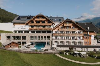 ALMGUT - Mountain Wellness Hotel - Sankt Margarethen im Lungau - 0