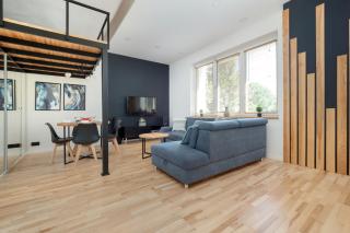 Eleganckie Studio na 2 Piętrze dla 4 Osób z Antresolą, Wanną i Parkingiem by Noclegi Renters - Łódź - 1