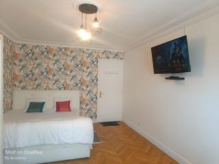 Grande chambre d'hôte Lit king size - 3 mins Gare Annemasse - Genève accès direct - 1