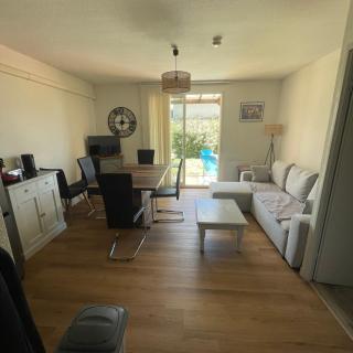 Maison plain pied avec climatisation dans une résidence privée avec piscine - Saint-Saturnin-lès-Avignon - 1