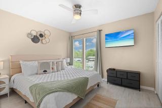 Boho Style 2bd 1 bath condo heated pool, 6 min Siesta - Sarasota - 2