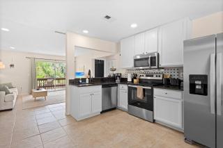 Boho Style 2bd 1 bath condo heated pool, 6 min Siesta - Sarasota - 1
