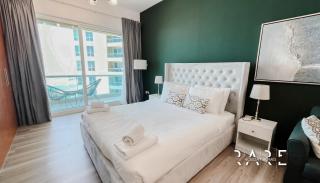 Rare Holiday Homes - Pool and Lake View - The Crescent Tower A - Near Me'aisem Mall - R702 - Dubai - 0