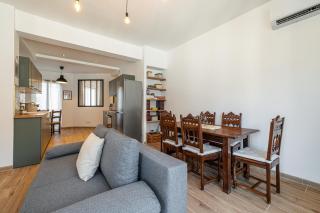 Large & Quiet 1 Bdr Downtown - 1