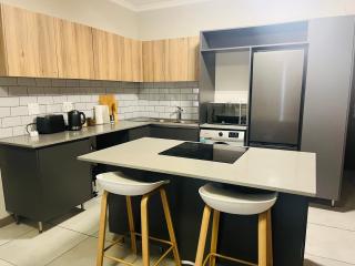 Modern 2 Bedroom Apartment in Waterfall City Midrand - Business and Family friendly - 10 Elizabeth Place - 3