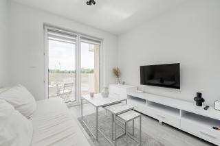 Miedziana Bright Apartment with Balcony and Parking Wroclaw by Noclegi Renters - Wrocław - 2