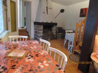 Charmant Gîte en Berry avec Cheminée, Près de La Châtre, Golf et Activités Œnature - FR-1-591-130 - 5