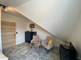 BESOTEL Mettmann-schicke FeWo oder Apartments nähe Golfplatz Gruiten und Neandertal mit Glasfaser WLAN und Parkplatz-viele Schlafzimmer mit Bad en suite - Mettmann - 2