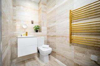 Stylish Apartment - 2 Bedroom - City Centre - JQ - WIFI - Netflix - 10AH - 5