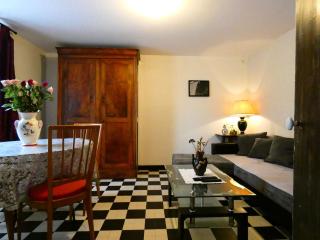 Escapade Paisible: Gîte pour 8 à Saint-Hilaire-sur-Yerre, Jardin Clos, Proche Chateaudun et Chartres - FR-1-581-131 - 1