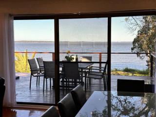 The Pelican Palace Your Perfect Retreat Absolute waterfront, Stunning Clear Water View and Direct Access to water - 5