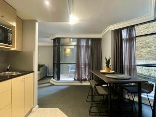 Sydney City Getaway 1 Bdrm Apt 2 Bathrms Sleeps 4 - 6