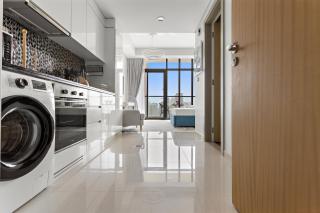 Lush studio with Pool & Dubai Water Canal Views - Dubái - 9